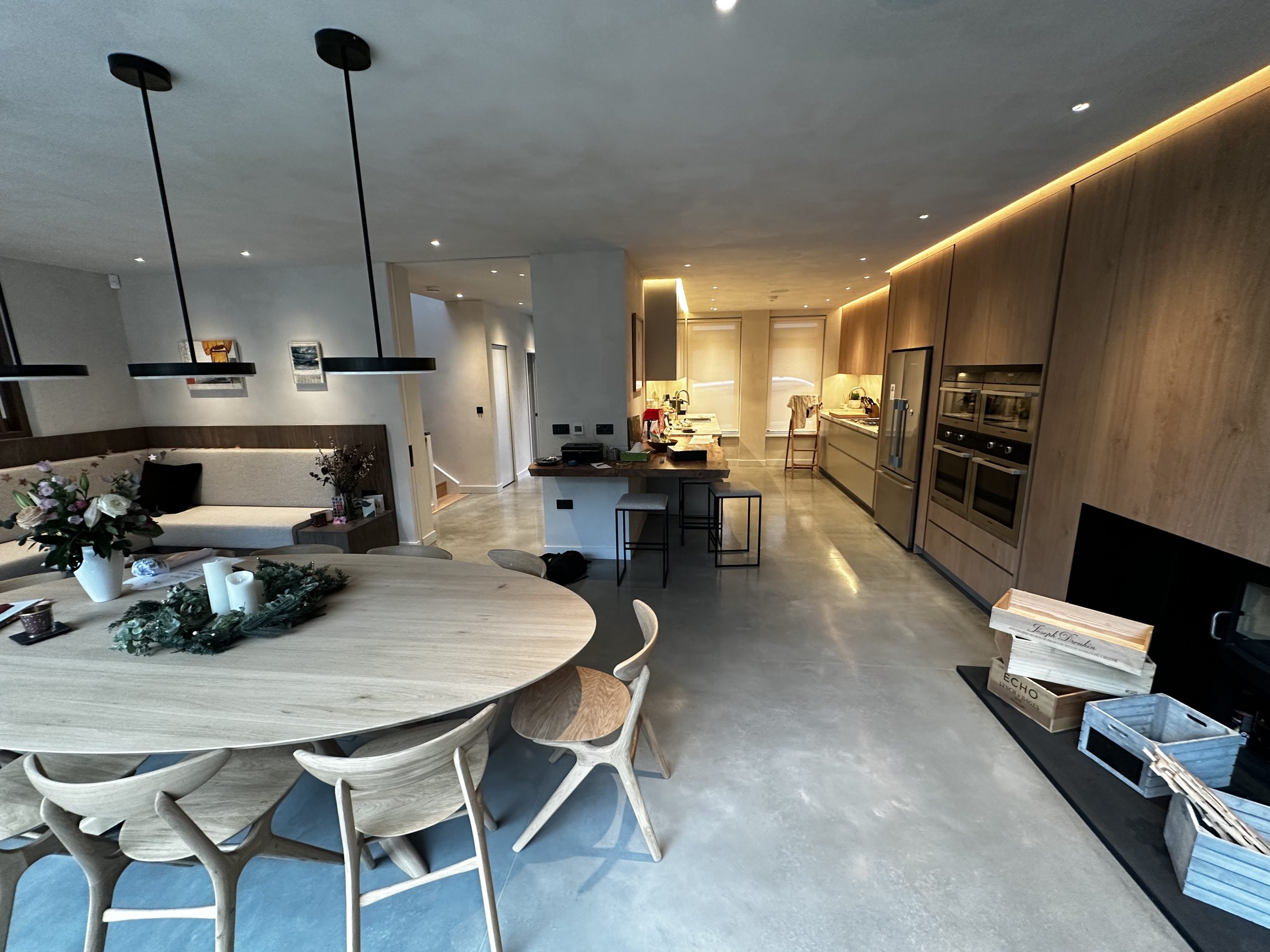 Premium domestic kitchen and dining-room electrical installation with pendant lights, recessed spotlights and LED strip lighting